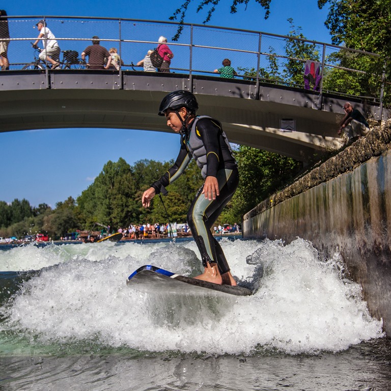 Surfen lernen an der Floßlände